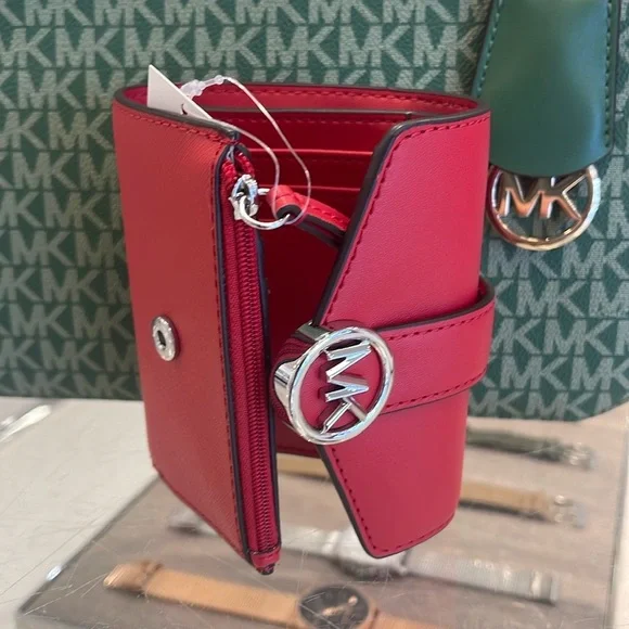 MICHAEL KORS
Carmen Medium Faux Leather Wallet
Bright Red
NWT - Picture 12 of 16